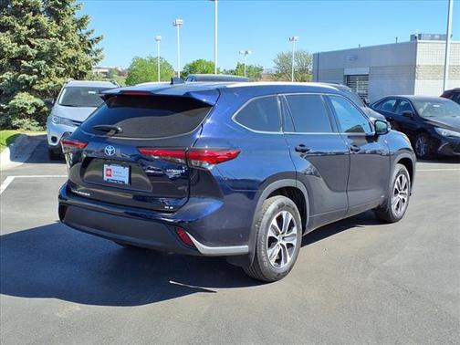 2022 Toyota Highlander Hybrid XLE