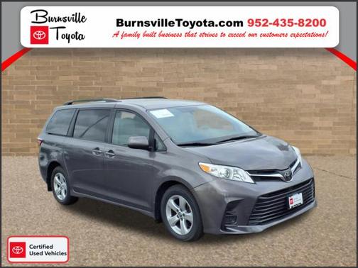 2018 Toyota Sienna LE