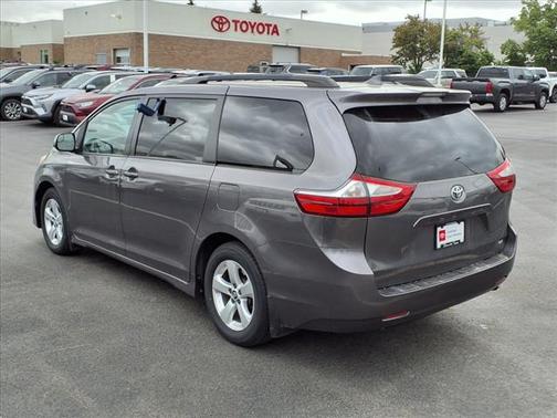 2018 Toyota Sienna LE