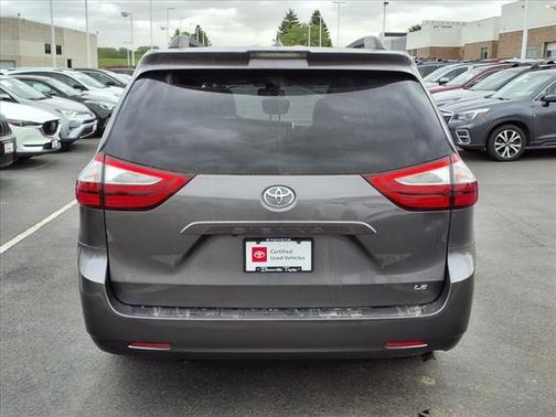 2018 Toyota Sienna LE