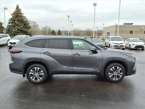 2025 Toyota Highlander Hybrid XLE