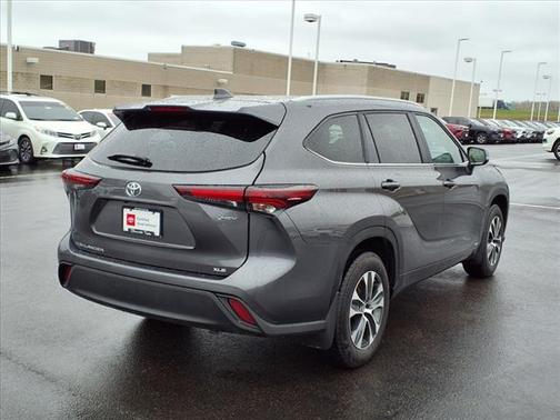 2025 Toyota Highlander Hybrid XLE