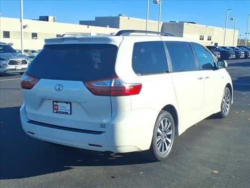2018 Toyota Sienna XLE