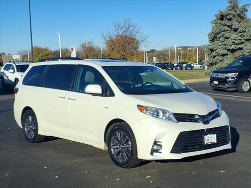 2018 Toyota Sienna XLE