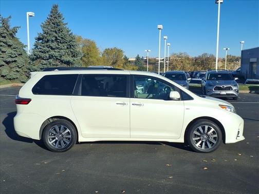 2018 Toyota Sienna XLE
