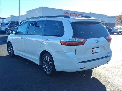 2018 Toyota Sienna XLE