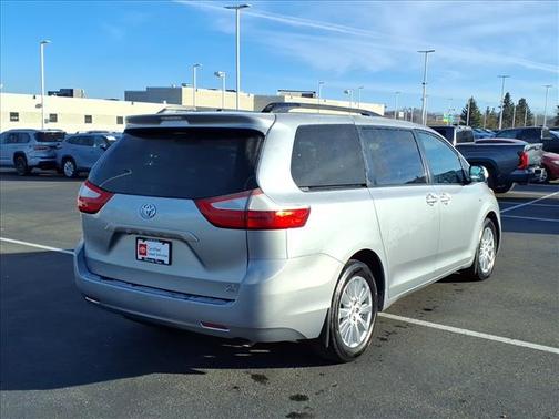 2017 Toyota Sienna LE