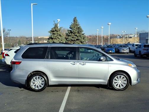 2017 Toyota Sienna LE