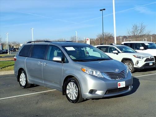 2017 Toyota Sienna LE