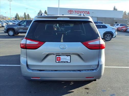 2017 Toyota Sienna LE