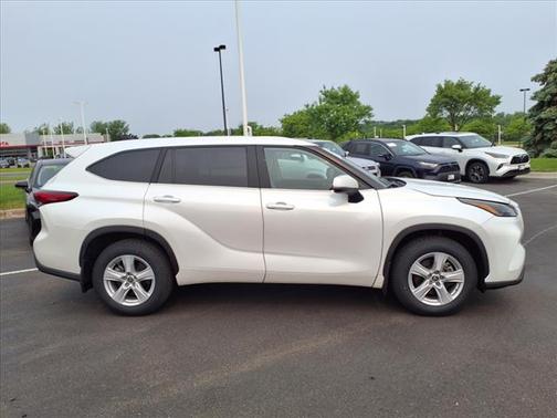 2022 Toyota Highlander LE