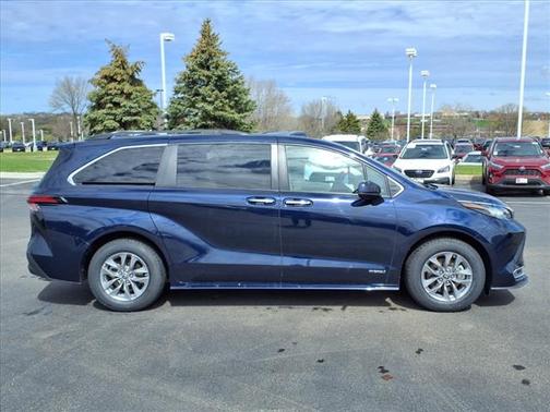 2021 Toyota Sienna XLE