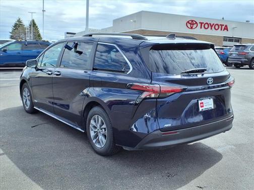 2021 Toyota Sienna XLE