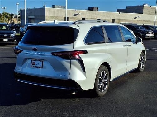2025 Toyota Sienna Platinum 7 Passenger
