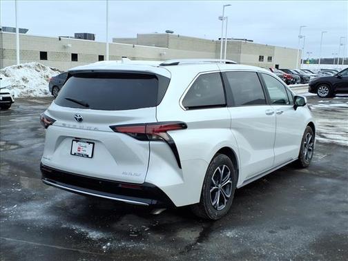 2025 Toyota Sienna Platinum 7 Passenger