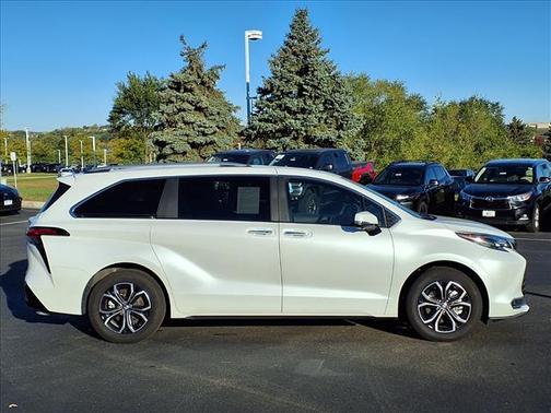 2025 Toyota Sienna Platinum 7 Passenger