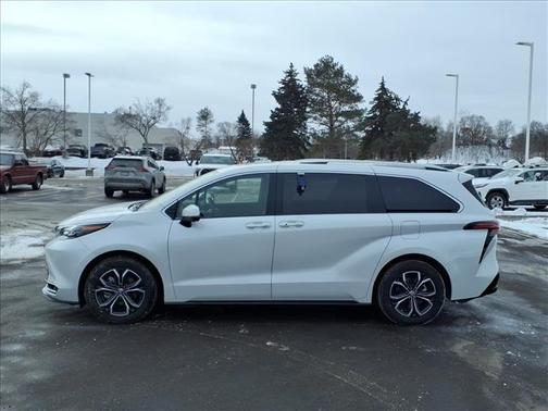 2025 Toyota Sienna Platinum 7 Passenger