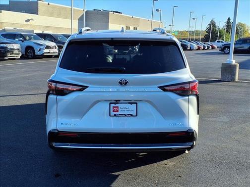 2025 Toyota Sienna Platinum 7 Passenger