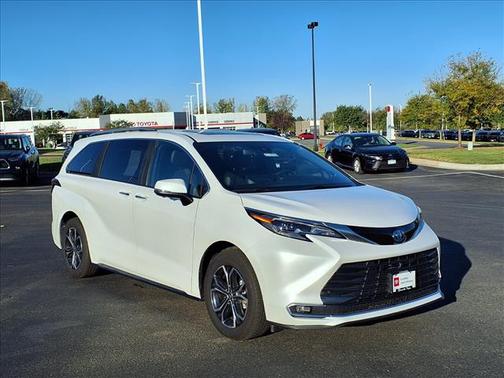 2025 Toyota Sienna Platinum 7 Passenger