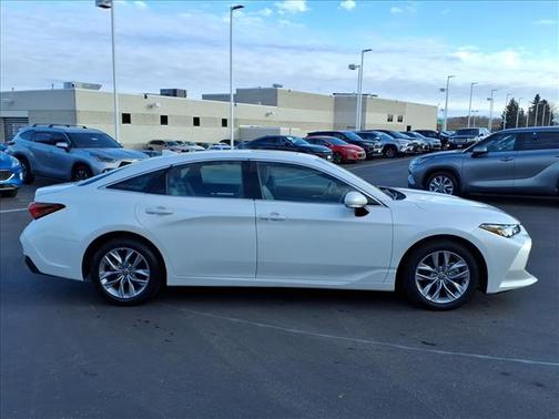 2022 Toyota Avalon XLE