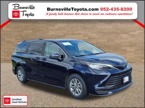 2022 Toyota Sienna LE