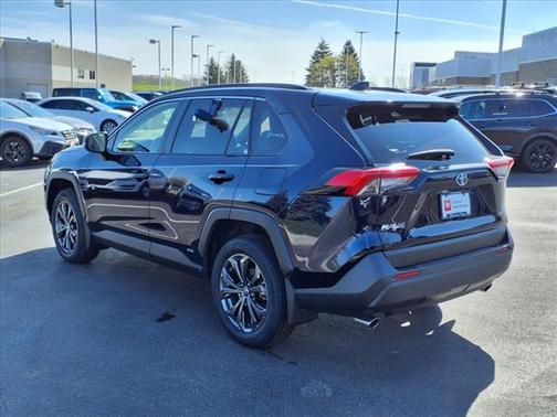 2022 Toyota RAV4 Hybrid XLE