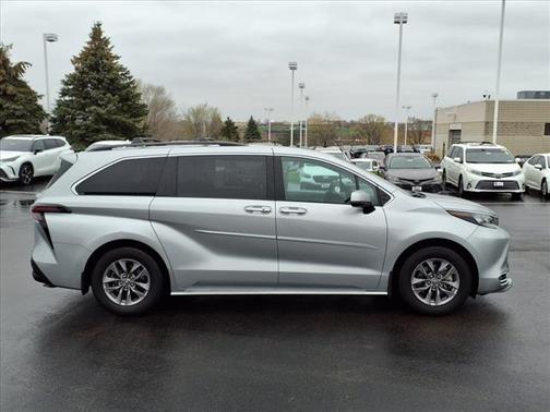 2024 Toyota Sienna XLE