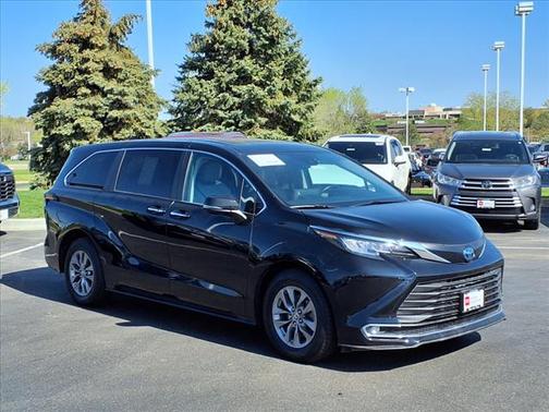 2023 Toyota Sienna XLE