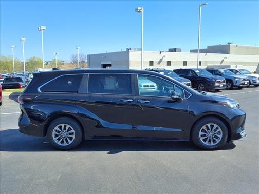 2023 Toyota Sienna XLE
