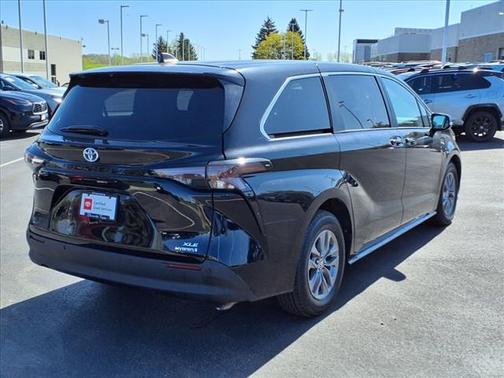 2023 Toyota Sienna XLE