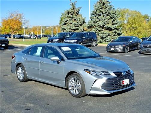 2022 Toyota Avalon Hybrid XLE