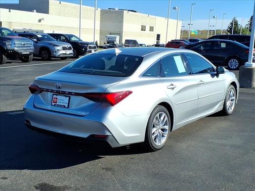 2022 Toyota Avalon Hybrid XLE