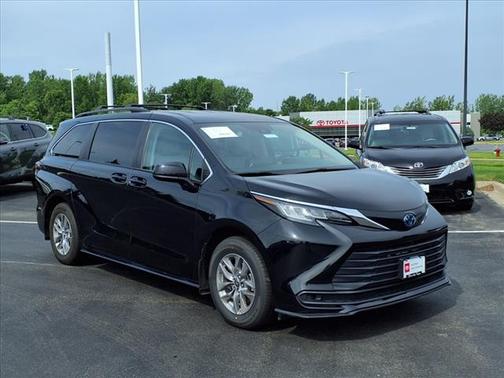 2022 Toyota Sienna LE