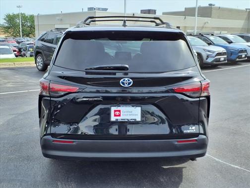 2022 Toyota Sienna LE
