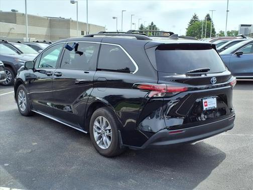 2022 Toyota Sienna LE