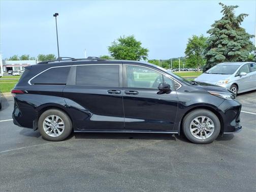 2022 Toyota Sienna LE