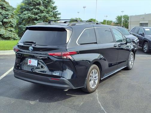 2022 Toyota Sienna LE