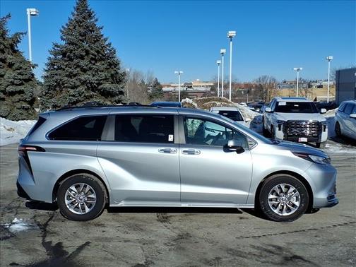 2024 Toyota Sienna XLE