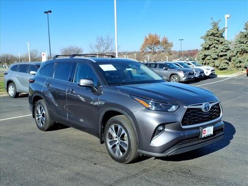 2022 Toyota Highlander Hybrid XLE