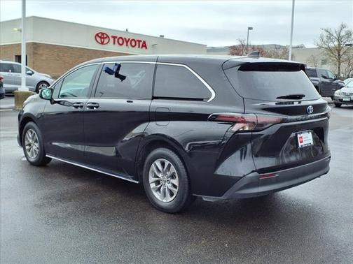 2023 Toyota Sienna LE