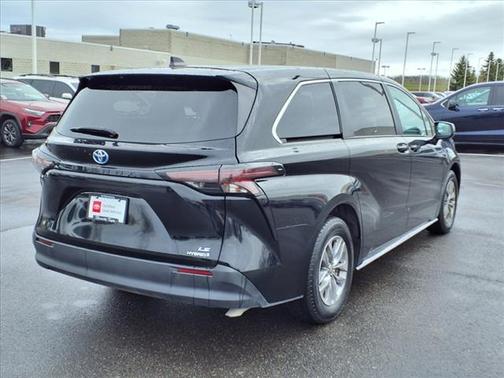 2023 Toyota Sienna LE