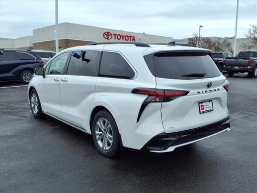 2022 Toyota Sienna XSE 7 Passenger