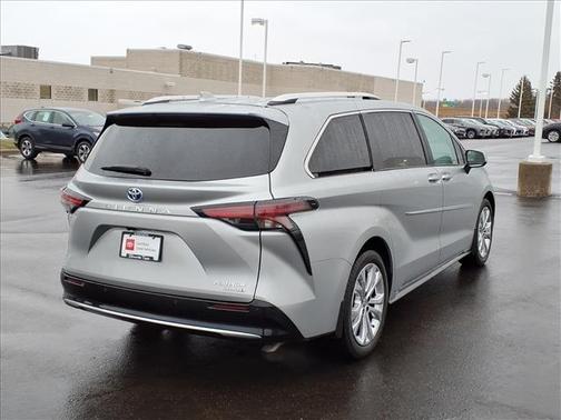 2024 Toyota Sienna Platinum 7 Passenger