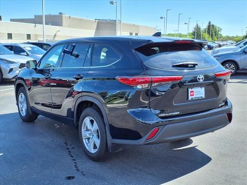 2022 Toyota Highlander LE