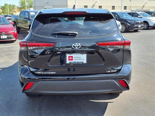 2022 Toyota Highlander LE