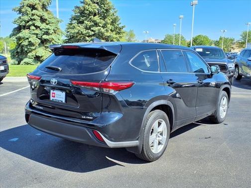 2022 Toyota Highlander LE