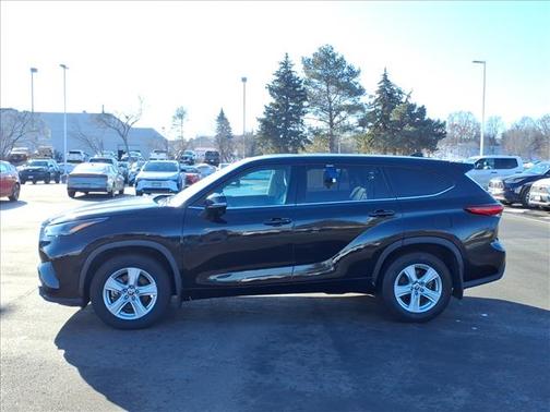 2022 Toyota Highlander LE