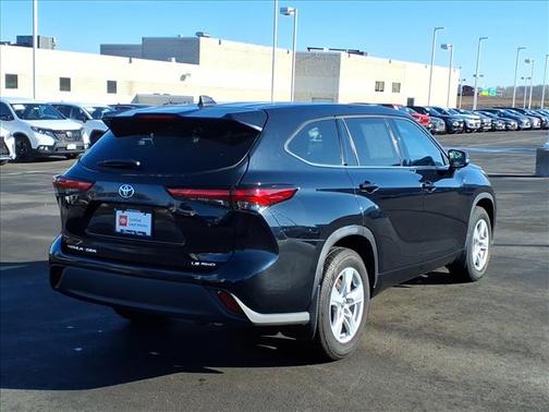 2022 Toyota Highlander LE
