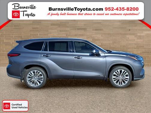 2022 Toyota Highlander Hybrid Platinum