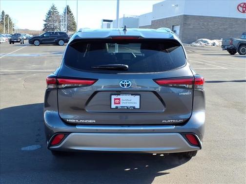 2022 Toyota Highlander Hybrid Platinum